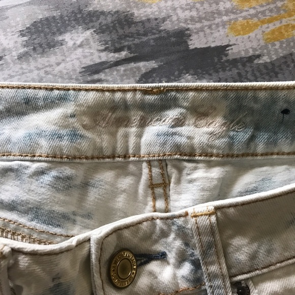 AEO Light Wash Tie Dye Jean Shorts - Picture 2 of 4